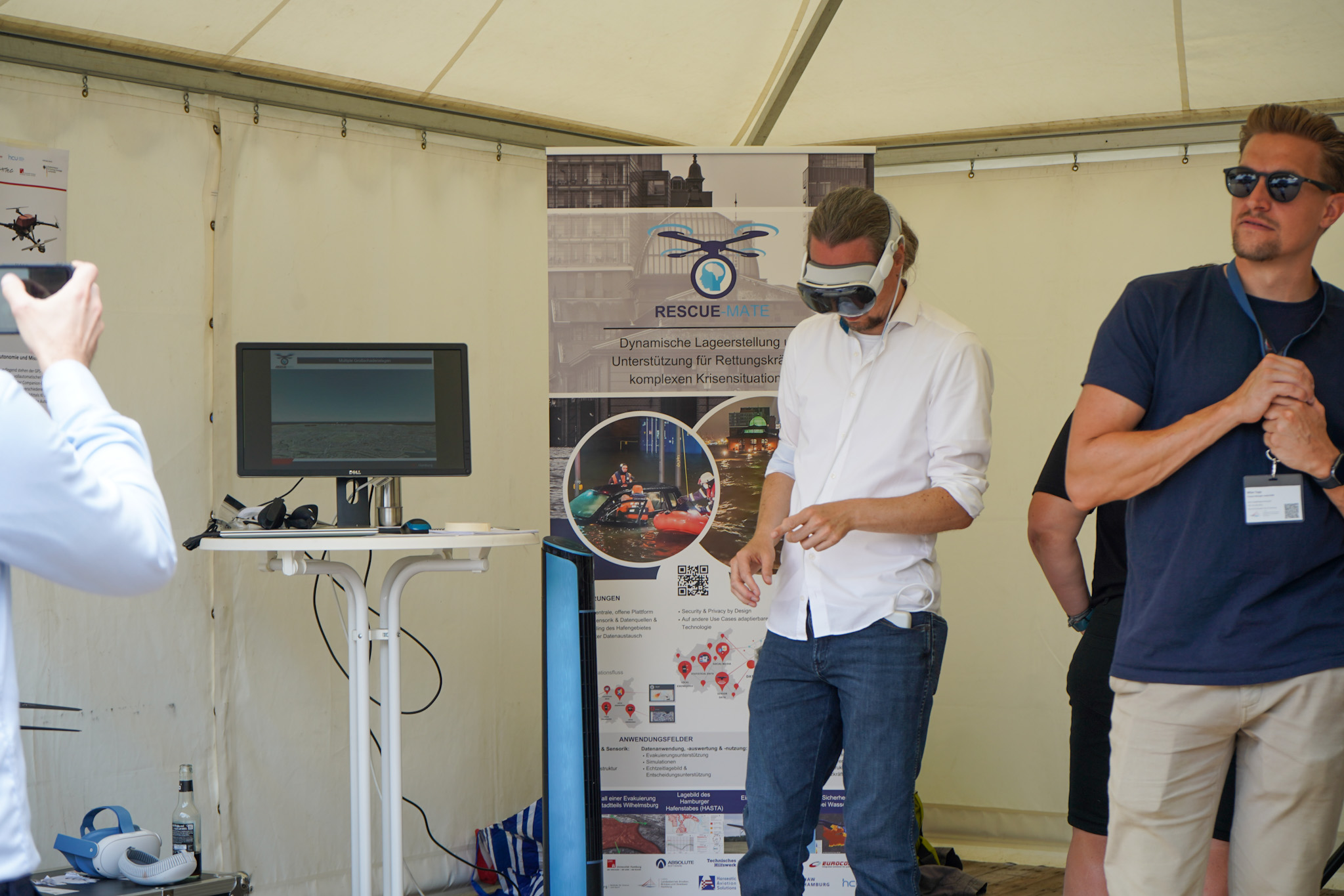 RESCUE-MATE Stand mit Drohne